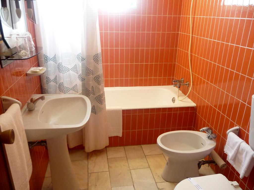 Hotel Tamargueira 피게이라다포즈 객실 사진